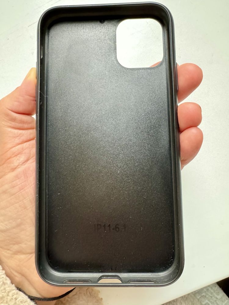 Чохол на Iphone 11 із вишивкою, вишитий