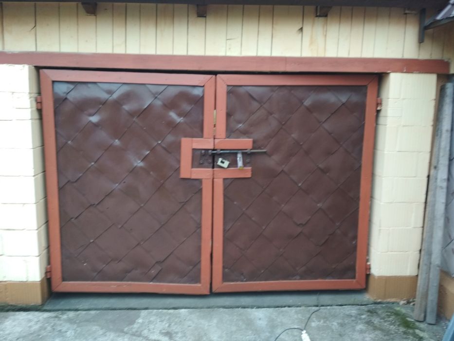 Solidna brama garażowa
