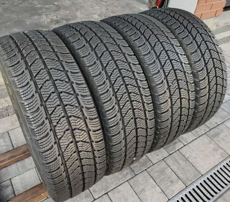 Резина зима 205/65 R16 Uniroyal шини комплект