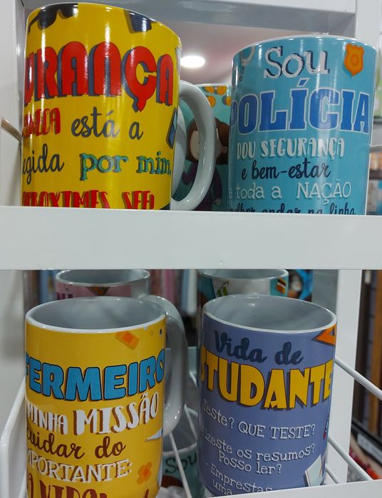 Canecas com profissões