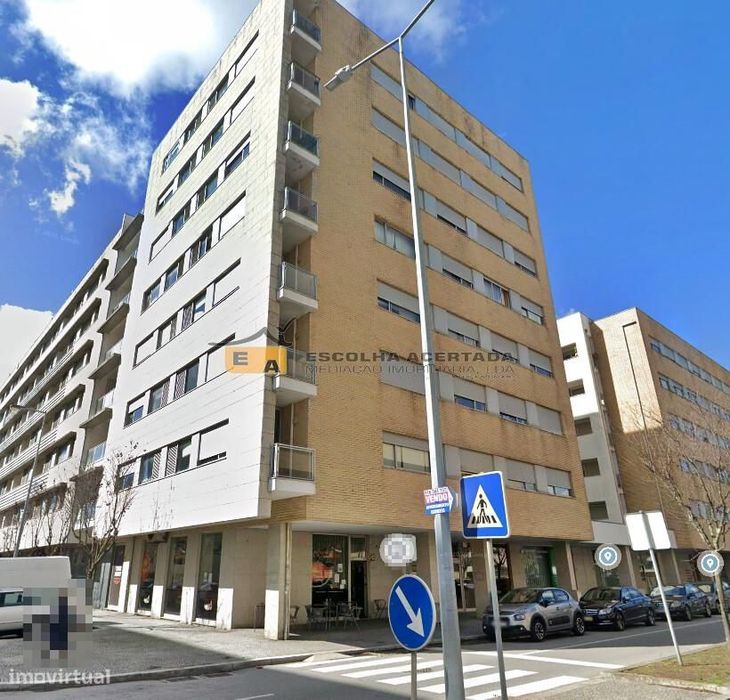 Loja em Pedrouços ao Hospital São João