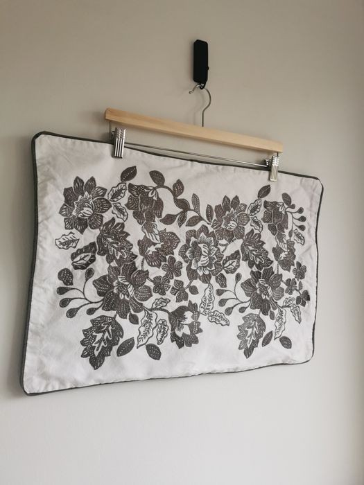 Ikea Skuggnava poszewka na poduszkę minimalistyczna szara jasna kwiaty