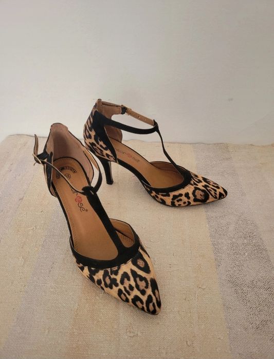 Sapatos de salto com padrão 38