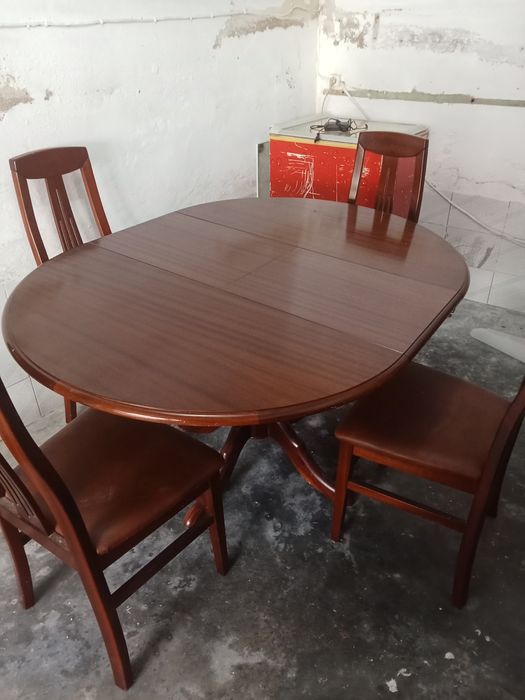 Mesa Com cadeiras madeira bruta