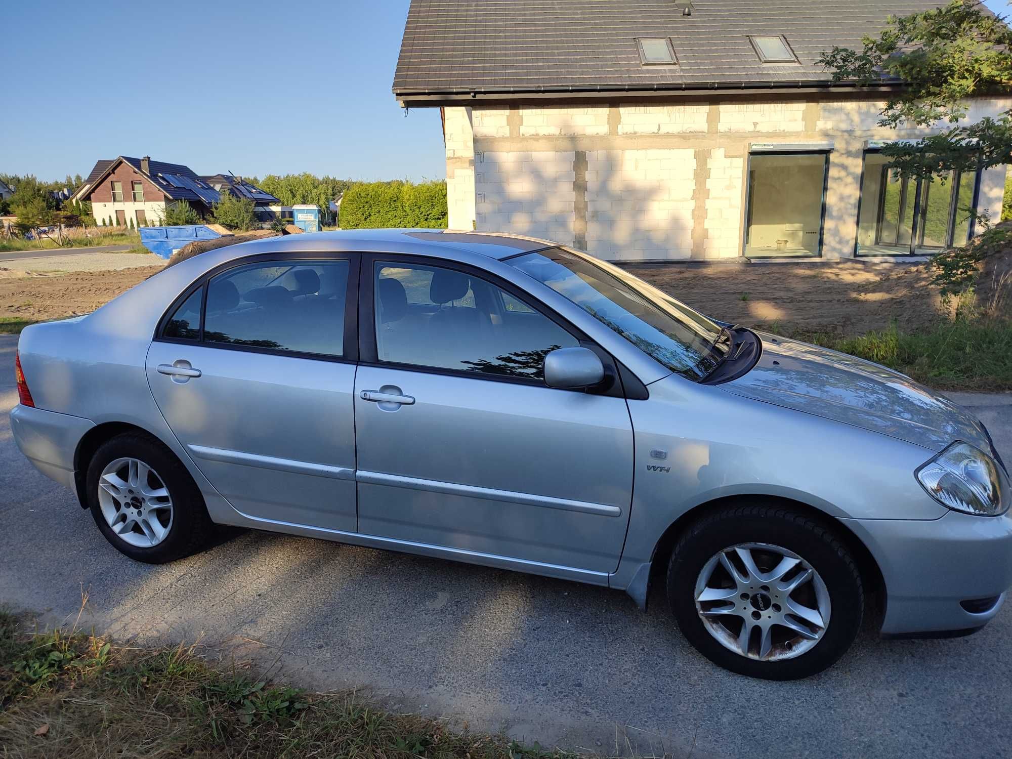 Toyota Corolla E12 rok 2004 - stan dobry, drugi właściciel