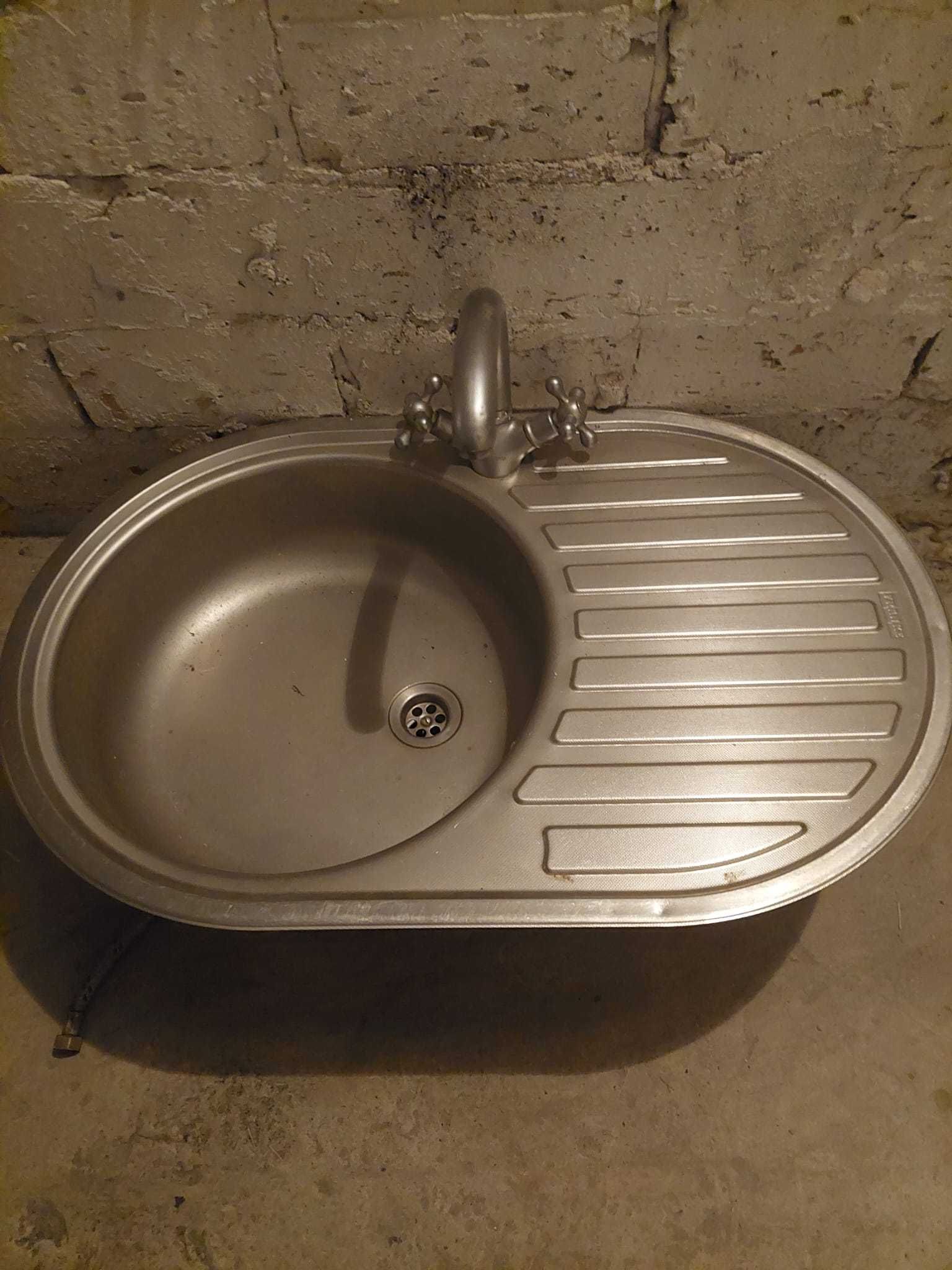 Jednokomorowy okrągły zlewozmywak z baterią