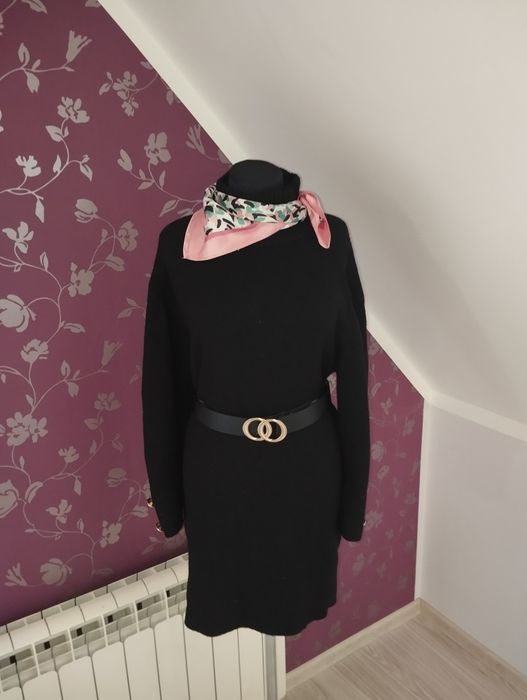 River Island Relaxed – Czarna Sukienka Swetrowa z Guzikami – Rozmiar S