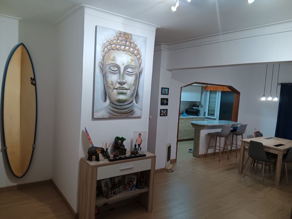 Feijo Apartamento T4 no primeiro andar, remodelado para T3 com sala de
