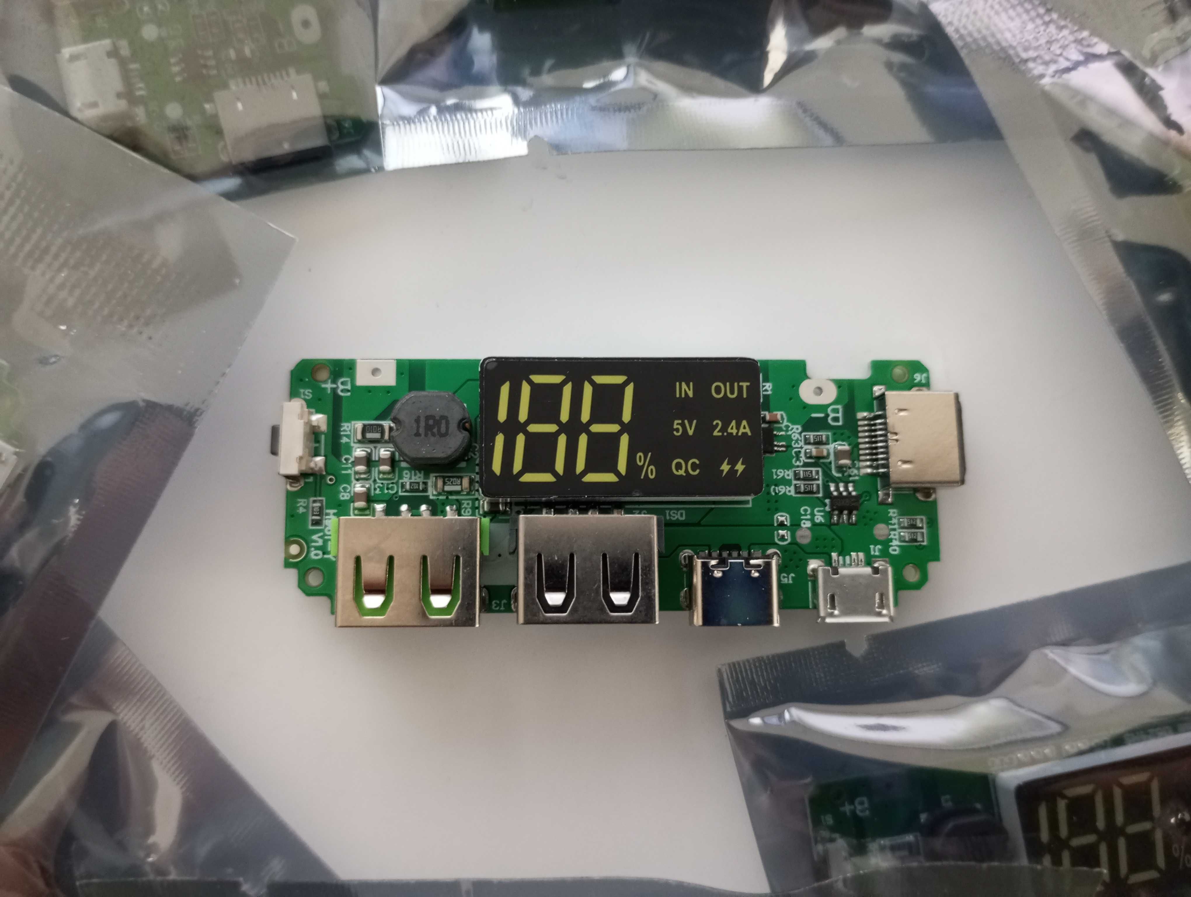 Модуль, плата PowerBank павербанк с LCD дисплеем, 3 x USB 5В,type c,2А