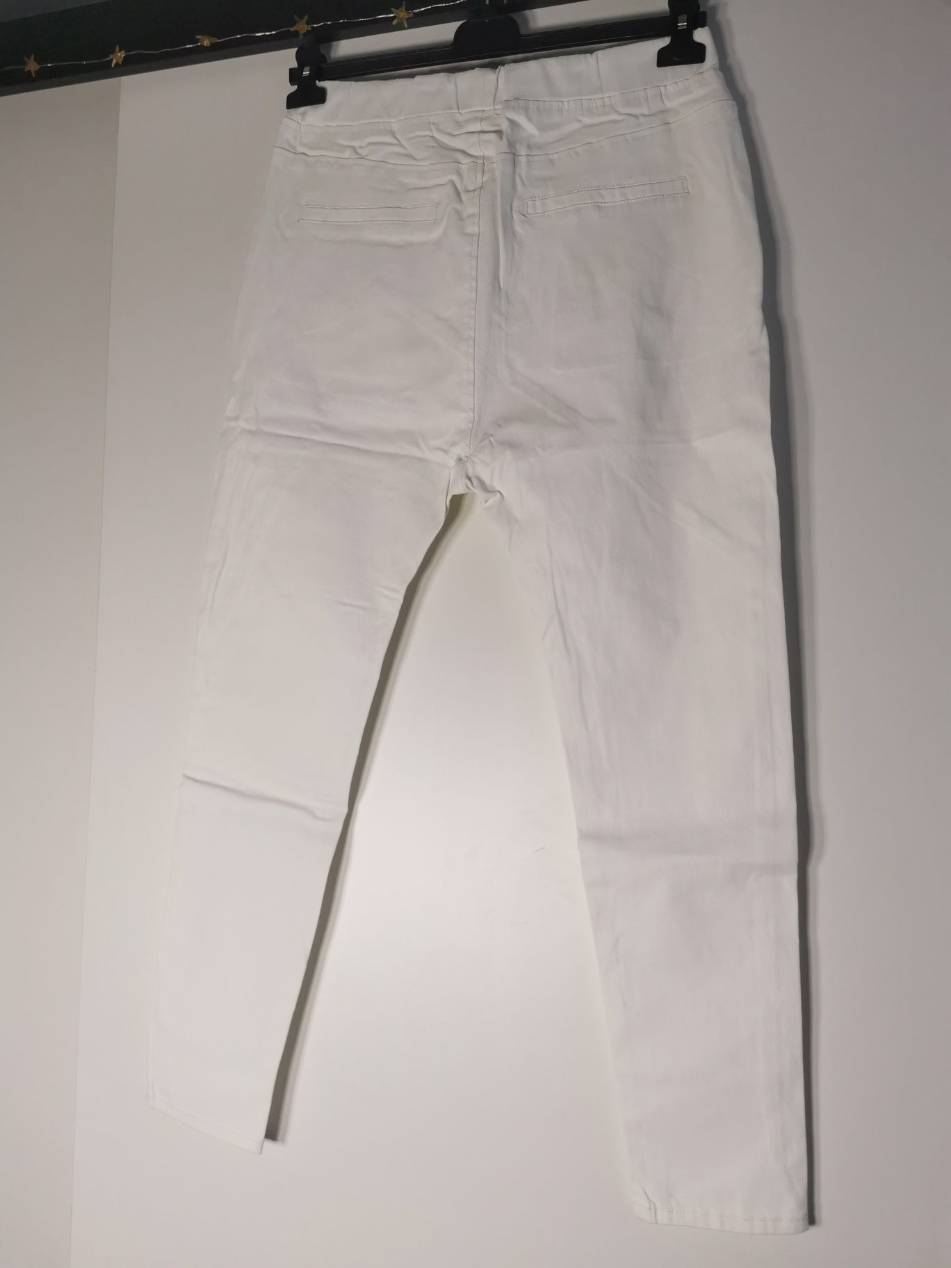 Piękne białe spodnie damskie elastyczne woski woskowane L