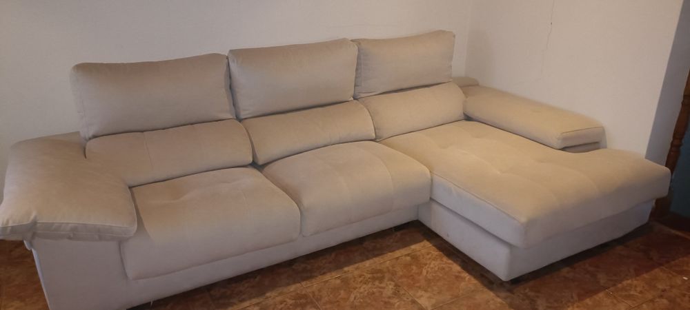 Sofá de sala com chaise long e dois acentos extensíveis