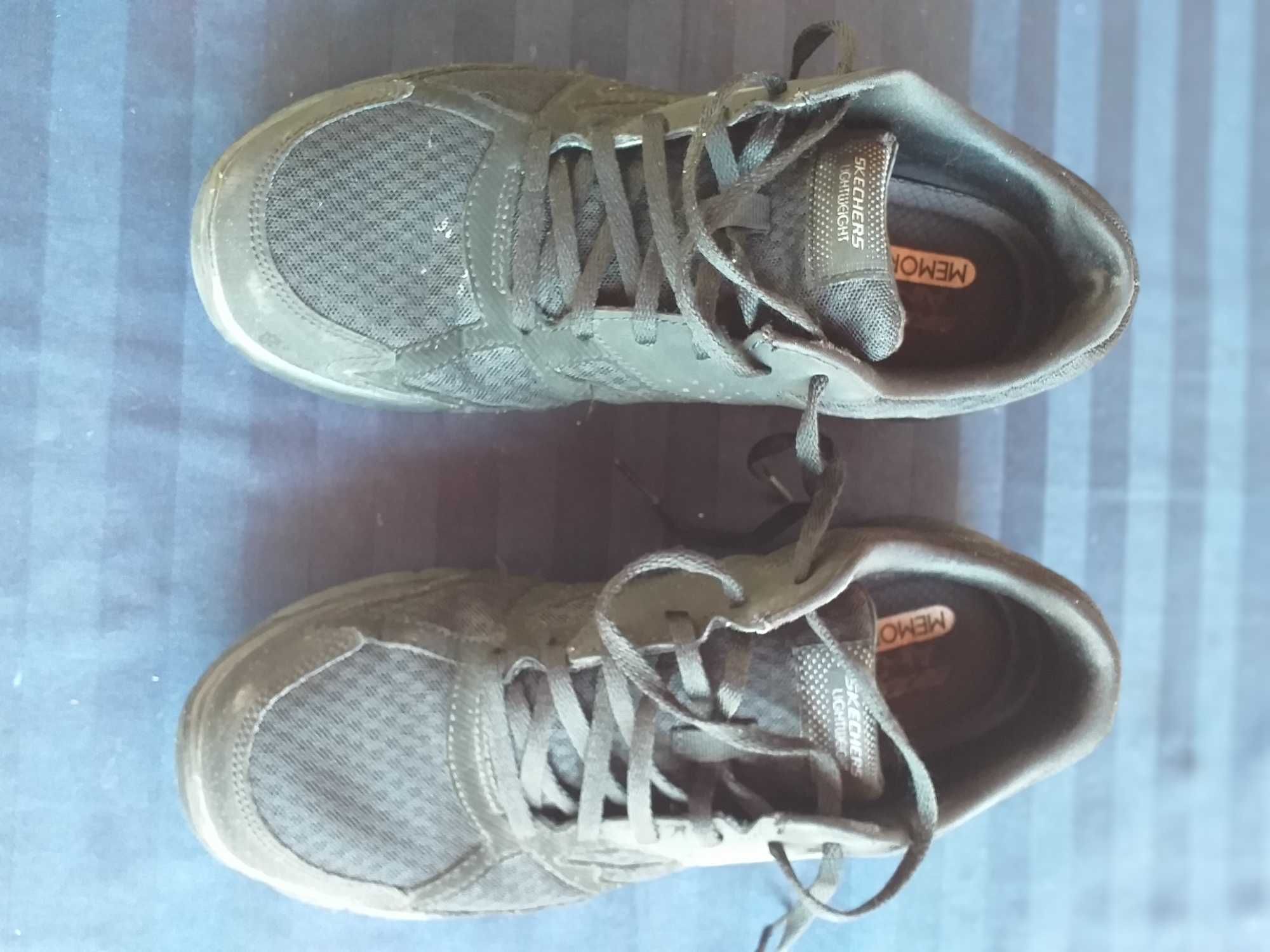 Tennis Skechers Número 42