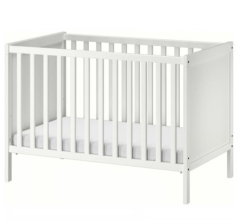 Conjunto de berço e comoda com trocador