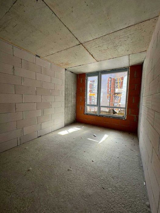 Двокімнатна світла квартира, басейн на будинку