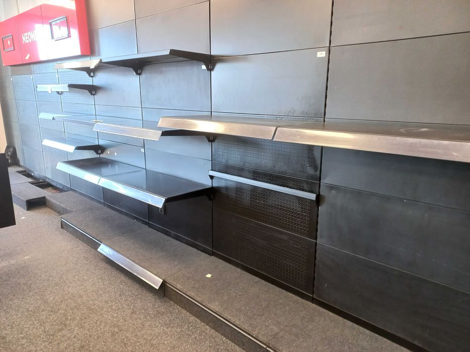 regały przyścienne metalowe modułowe sklepowe czarne