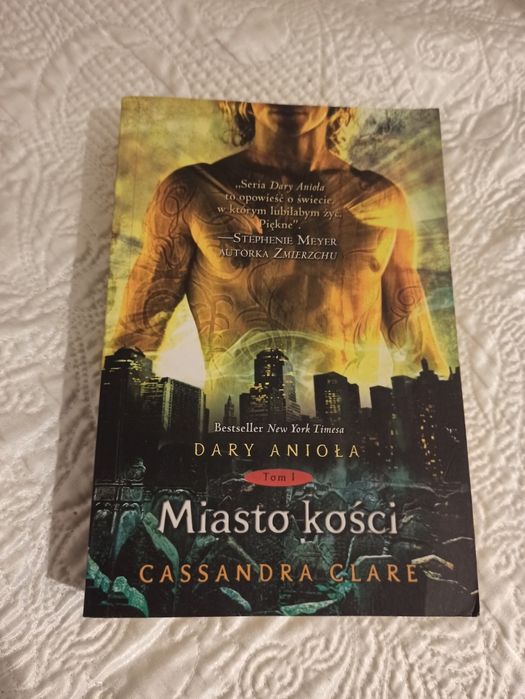 Sprzedam książkę Miasto Kości