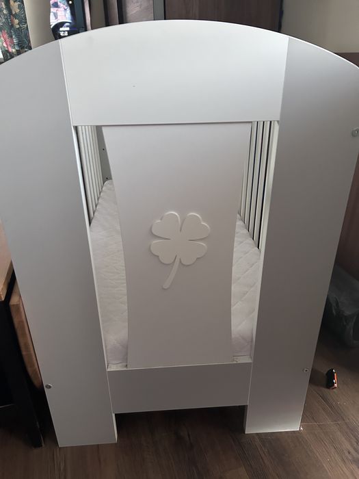 Łóżeczko z materacem