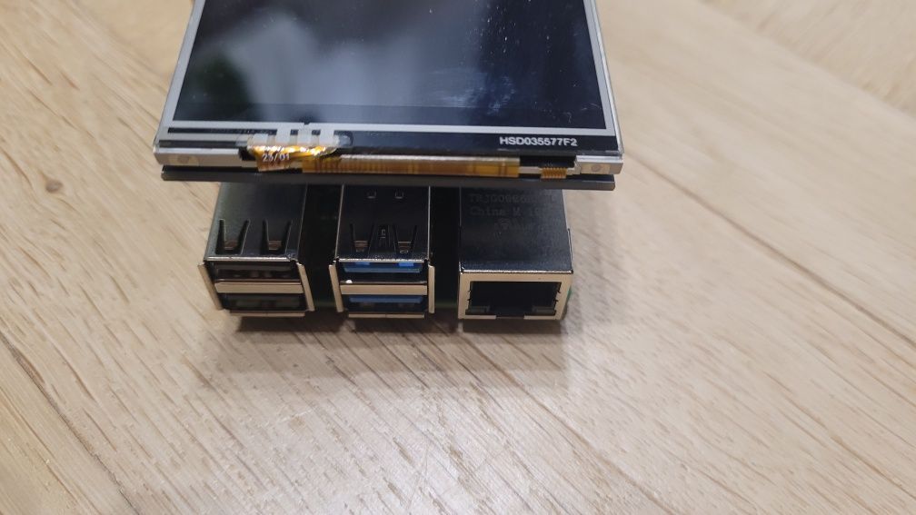 Raspberry Pi 4 zestaw z obudową + ekran 3,5 oraz DAC IQaudIO