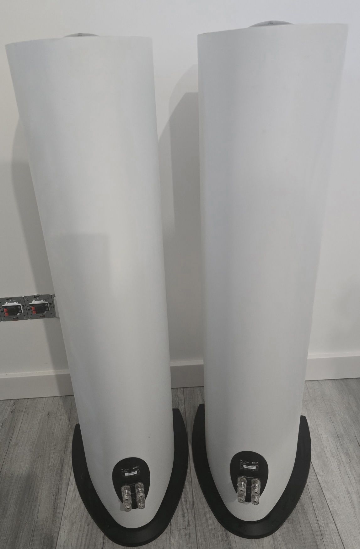 Kolumny KEF IQ70 Białe głośniki