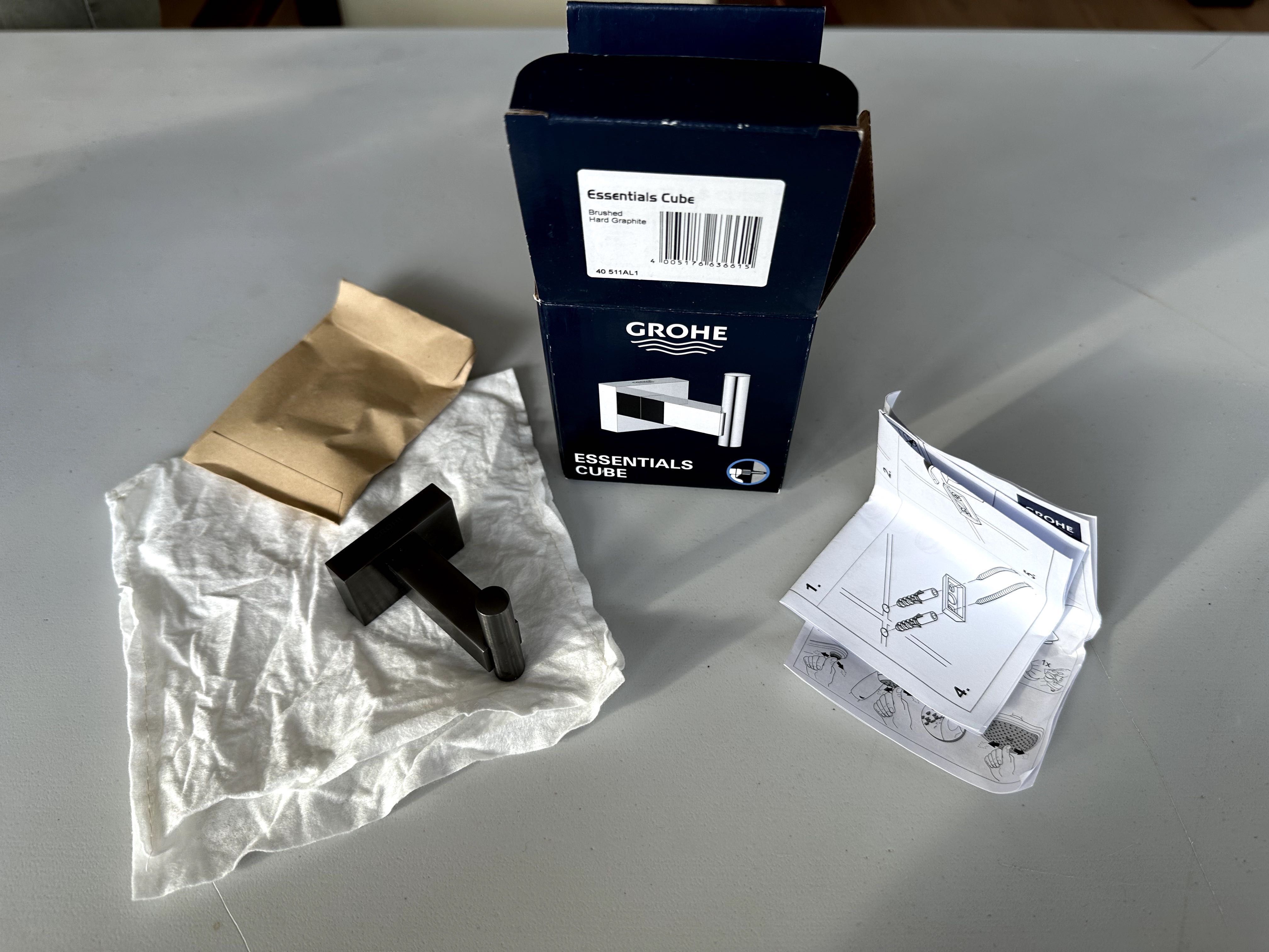 Wieszak GROHE 40511AL1 Essentials Cube Hard Graphite - nowy,oryginalny