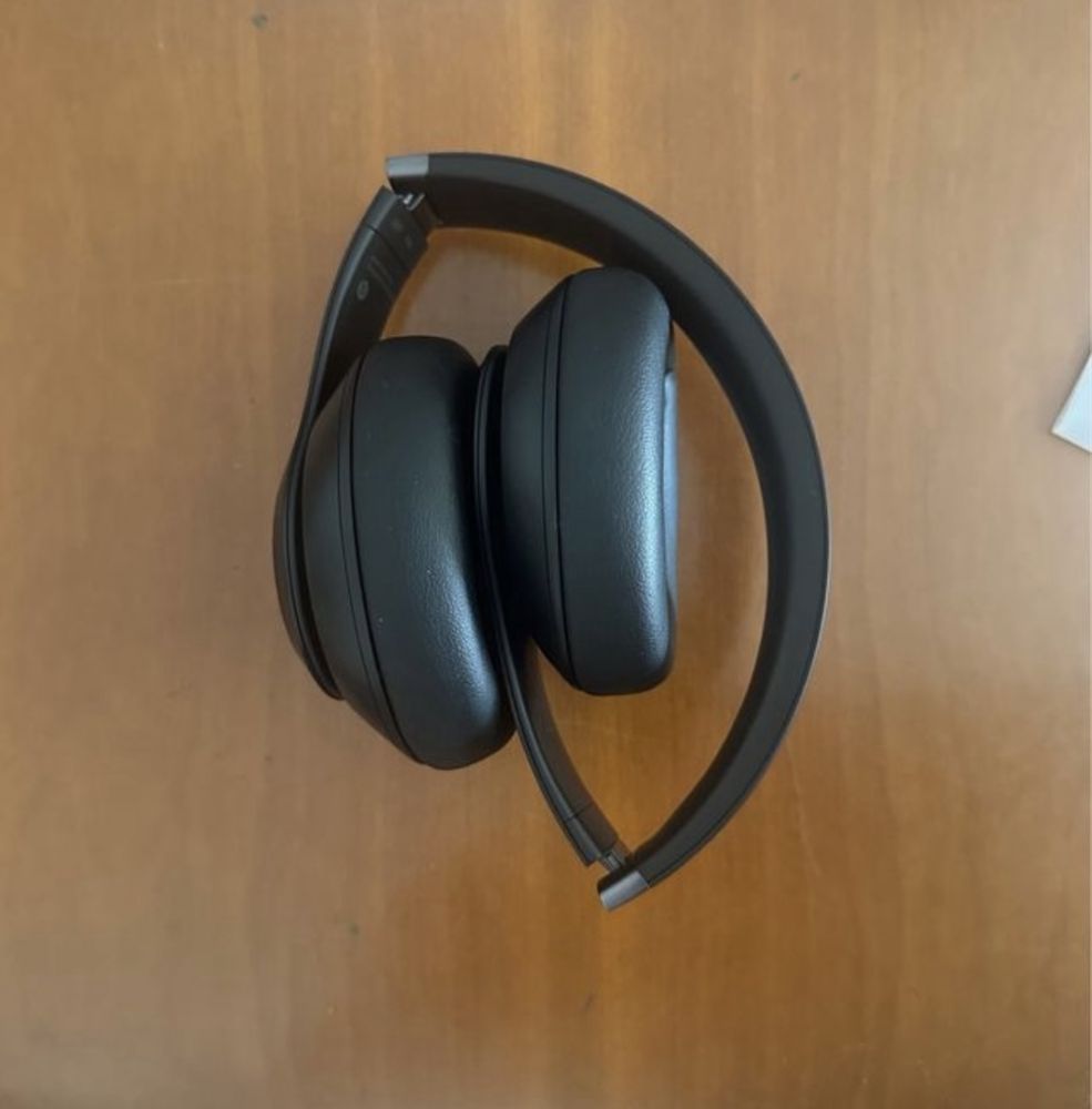 Beats Studio Pro - Auscultadores Pretos