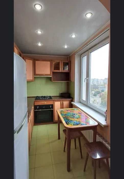 89506Продам 3 комнатную квартиру около метро Защитников Украины!!!