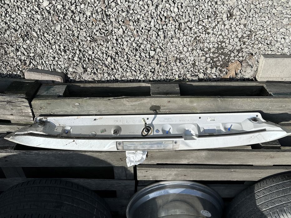 Спойлер кришки задній двері ляди Toyota Rav 4 2012