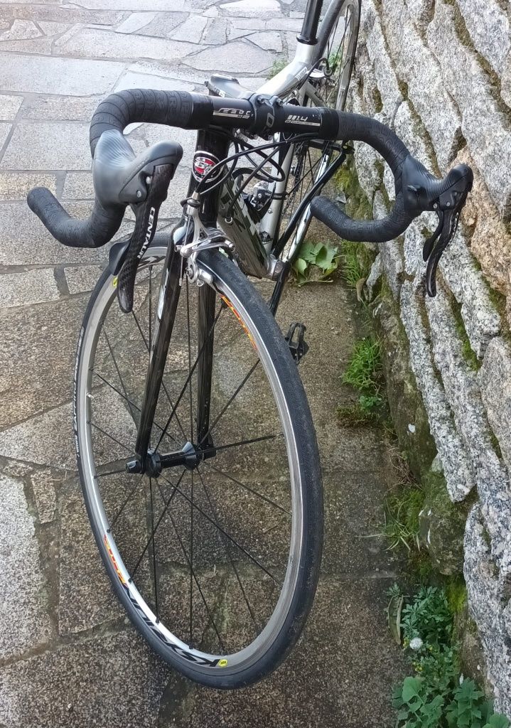 Bicicleta de estrada BH