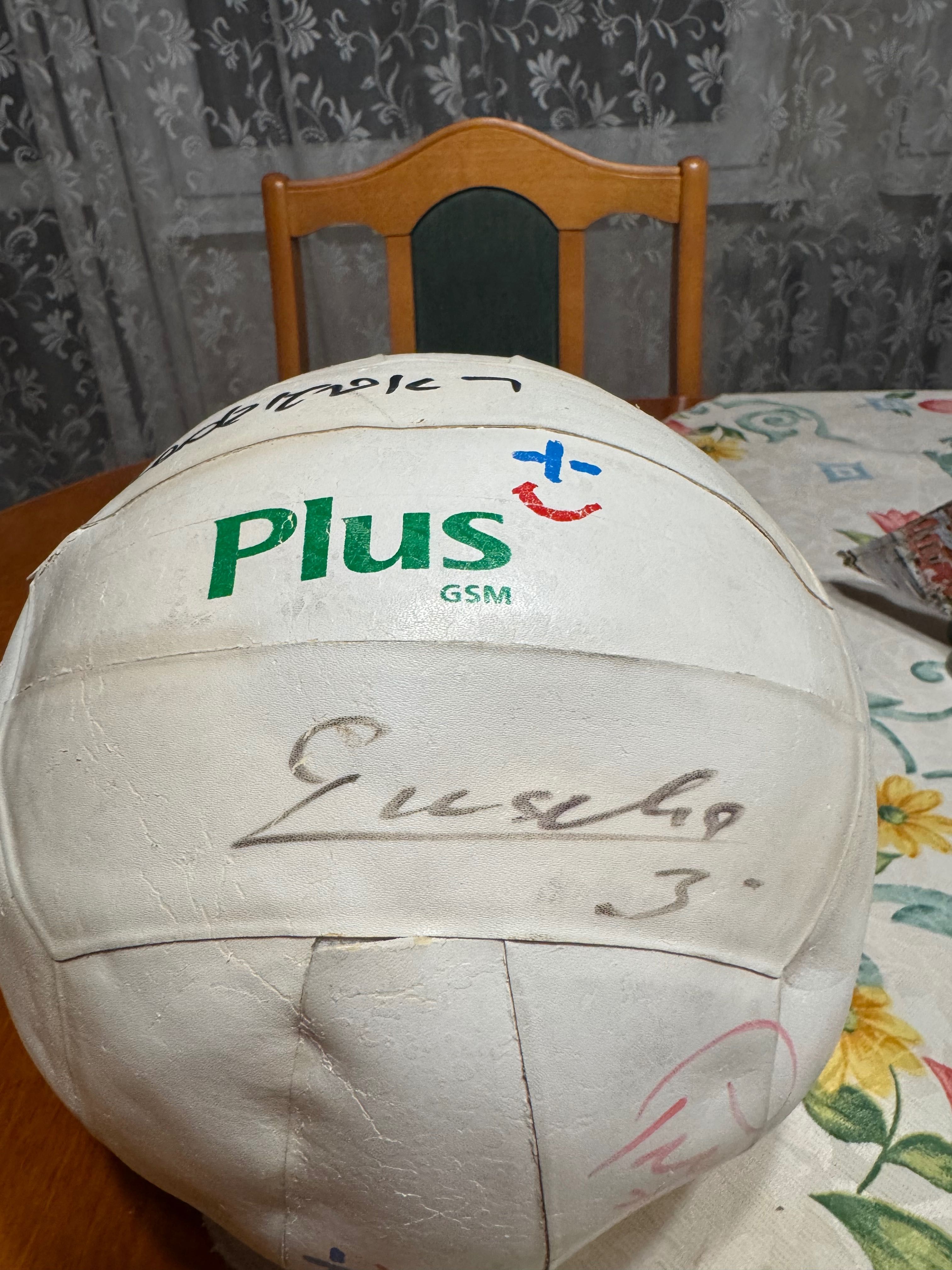 Piłka siatkarska z autografami