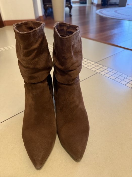 Жіночі козаки! Натуральна замша. 38р. Трендовий колір.