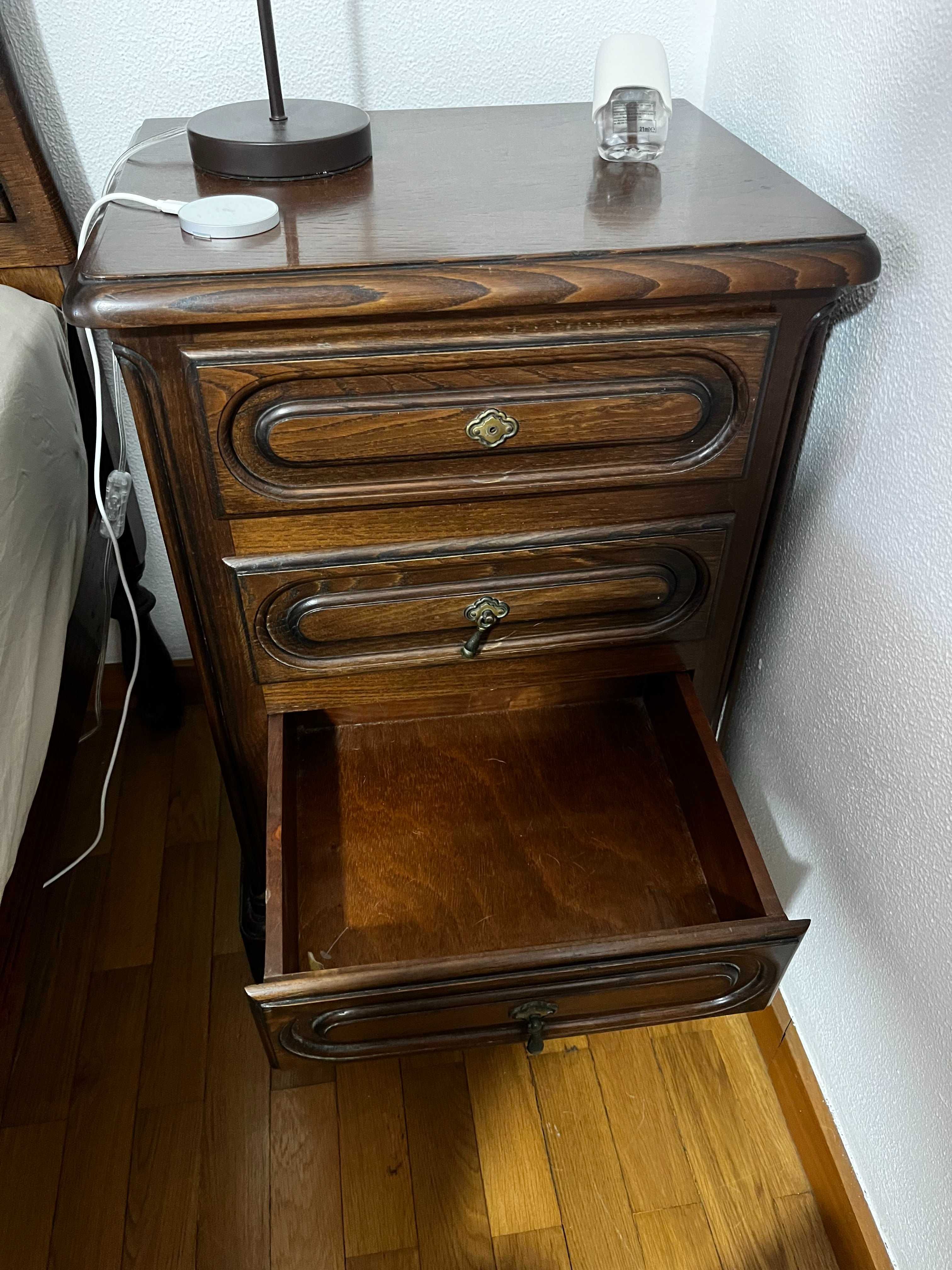 Roupeiro de quarto colonial