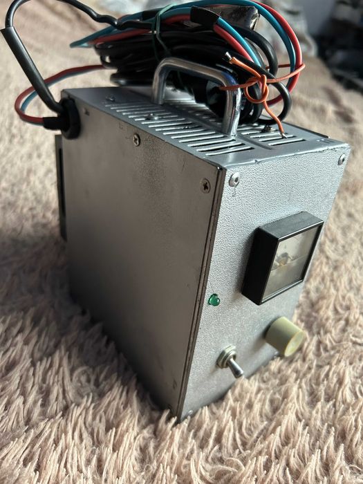 Зарядний пристрій 12 вольт