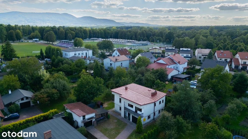 Dom z ogromnym potencjałem,  dwoma garażami i domkiem gospodarczym
