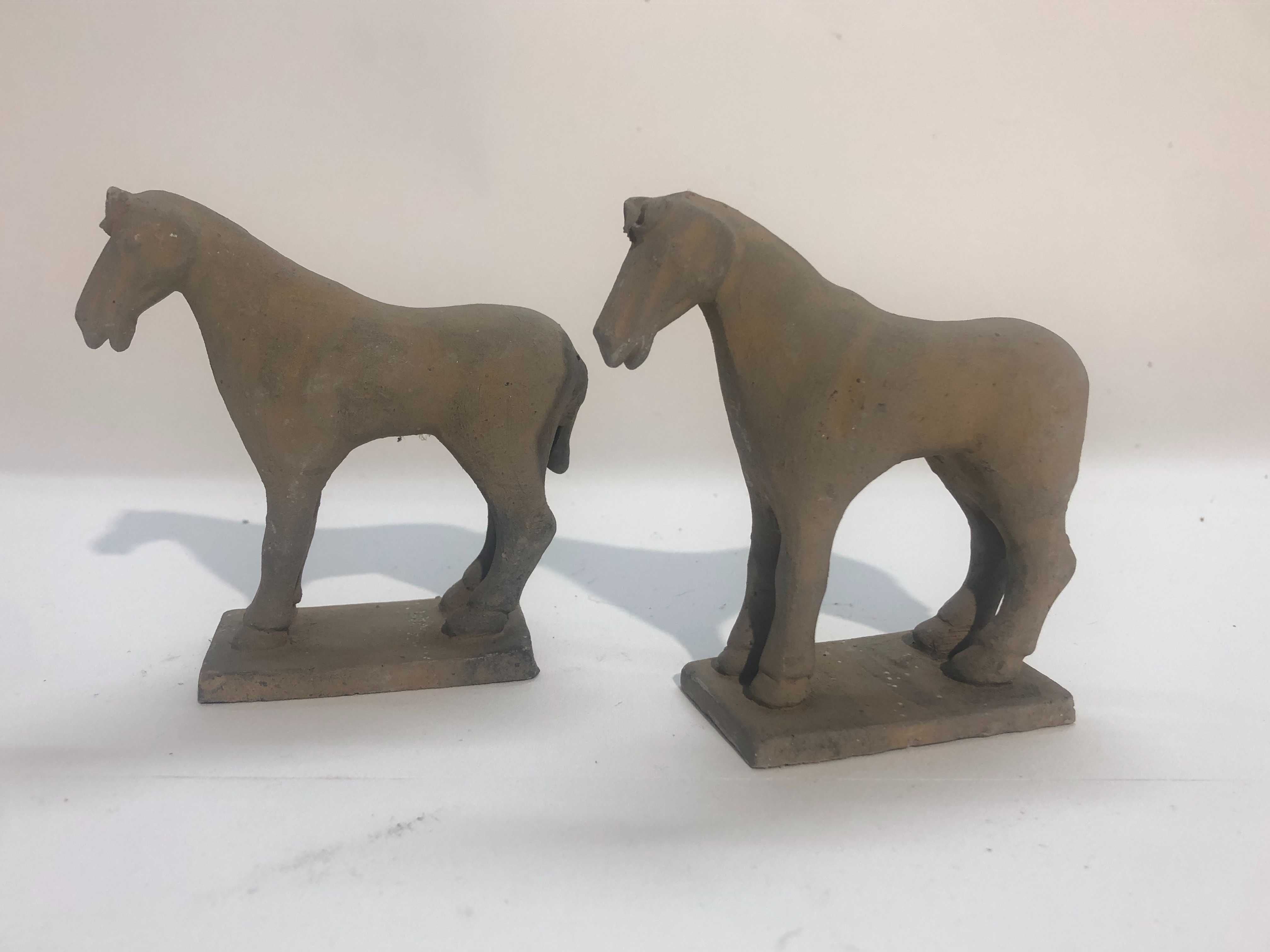 dois cavalos em ceramica