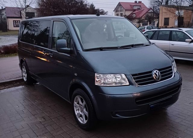 VW caravelle T5 2.5 TDI Long 9 osób.