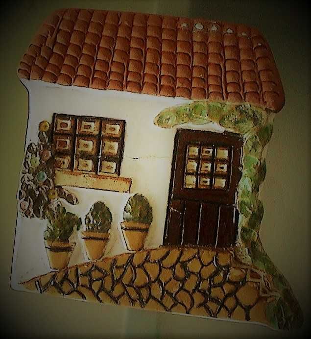 CASAS-miniaturas-p/pendurar)-O preço é o de cada uma das 11 peças.
