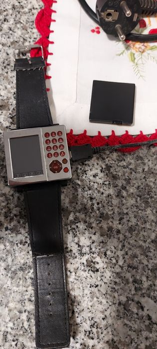 Relógio y telemóvel 2 cartões e 1 memória