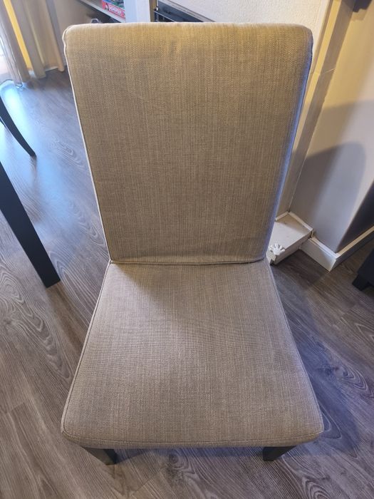 Mesa extensível Bjursta + 4 cadeiras Henriksdal