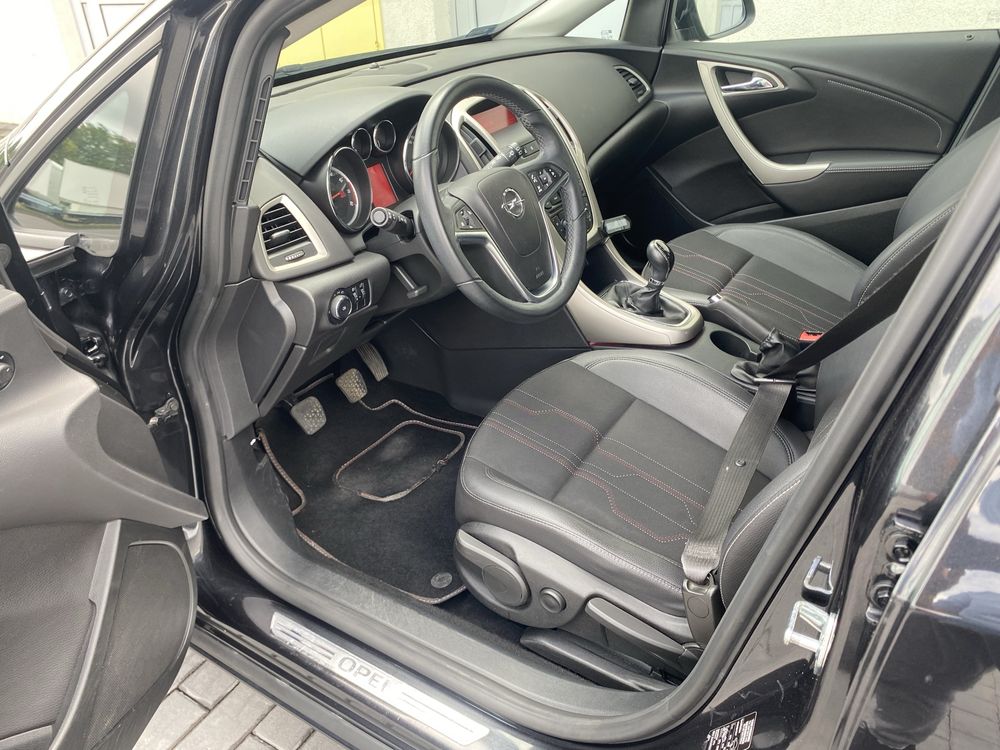 Zadbany Opel Astra 1.6 115km GAZ 2012 rok niski przebieg fajny stan