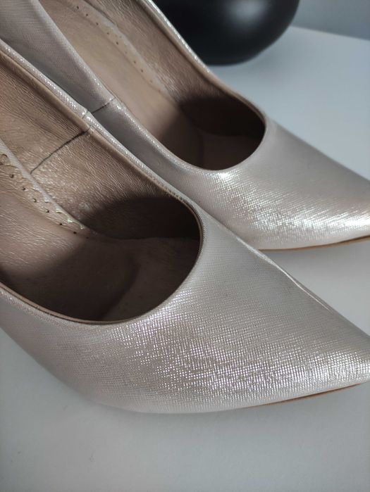 Szpilki nude beżowe 37 polskie