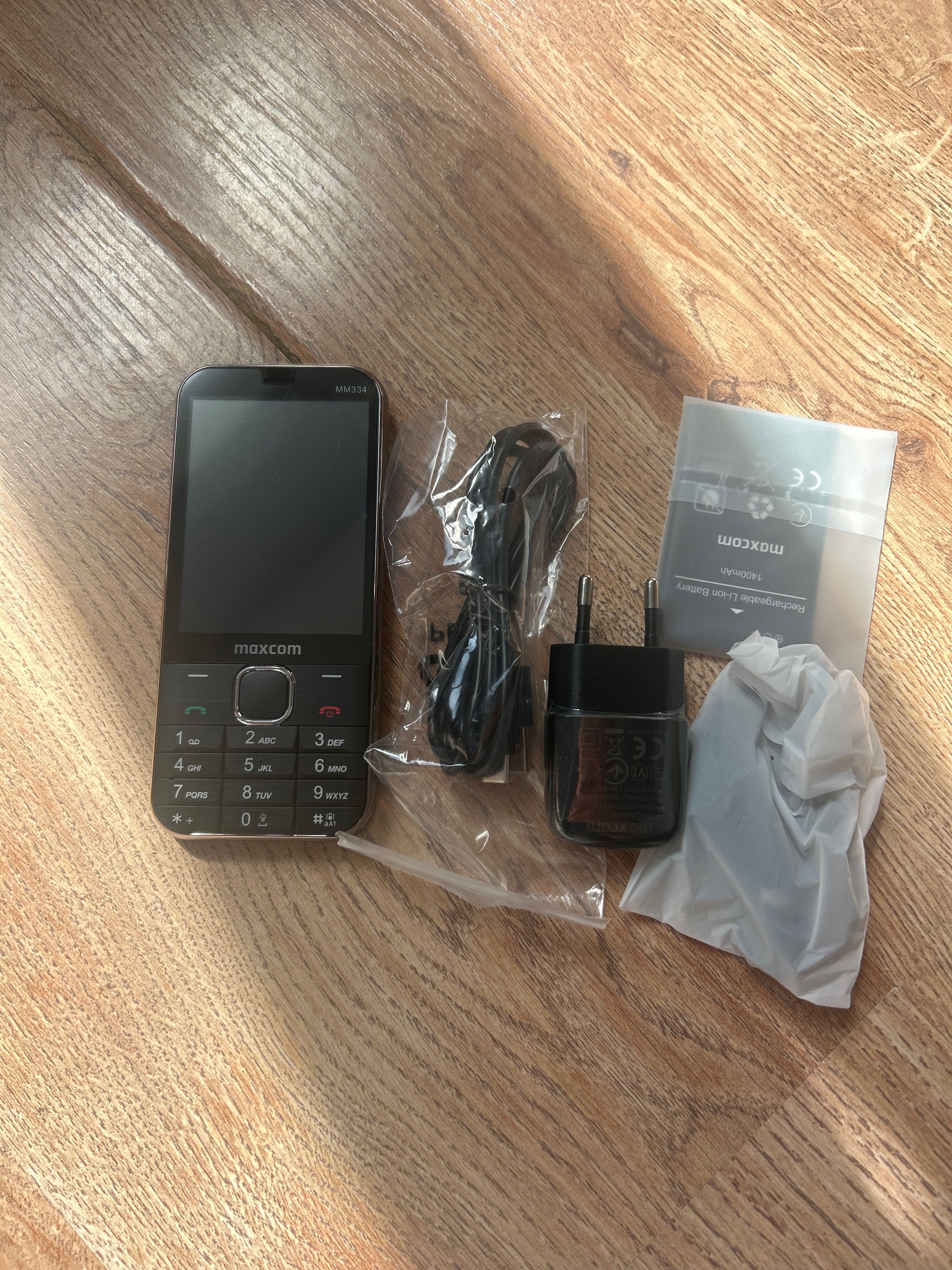 Sprzedam nowy telefon maxcom mm334