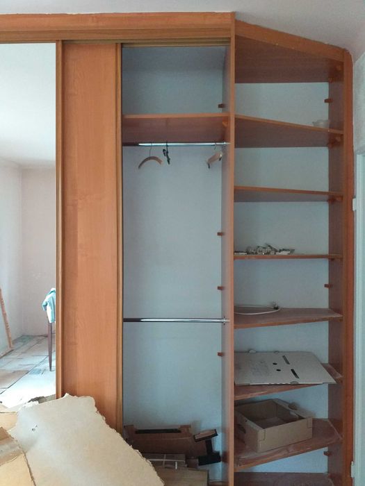 Szafa przesuwna typu komandor używana