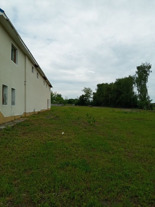 Продам двоповерхове нежитлове приміщення 340 м2 в с. Локітка