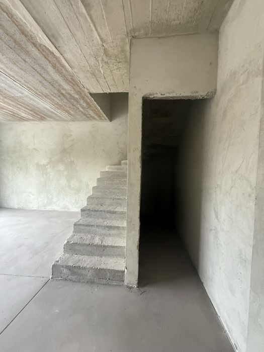 Продаж двухповерхового таунхаусу.