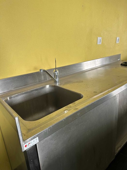 Bancada em Inox com Lavatório – 200x60x86 cm