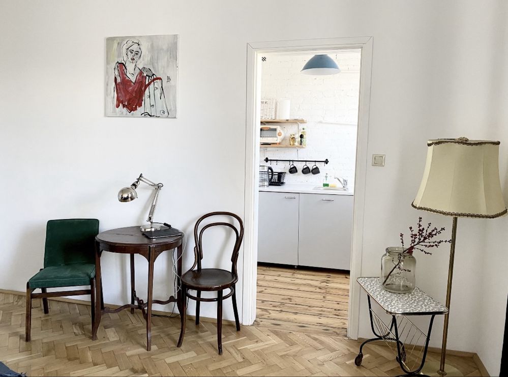 Kawalerka na Starym Mokotowie w kamienicy z balkonem