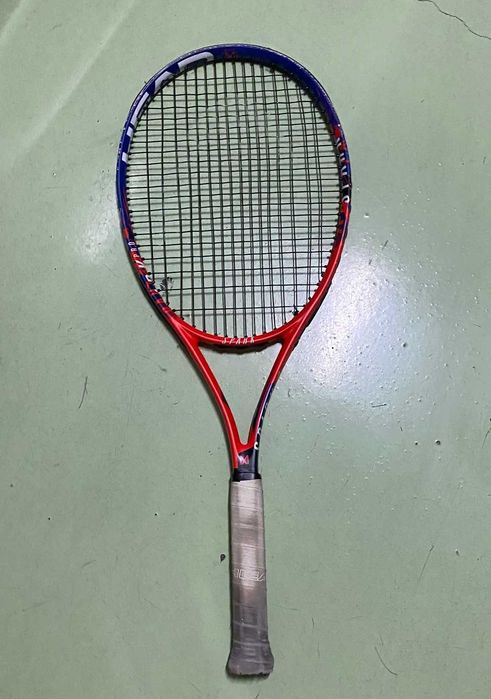 raquetes de ténis usadas, mas em bom estado