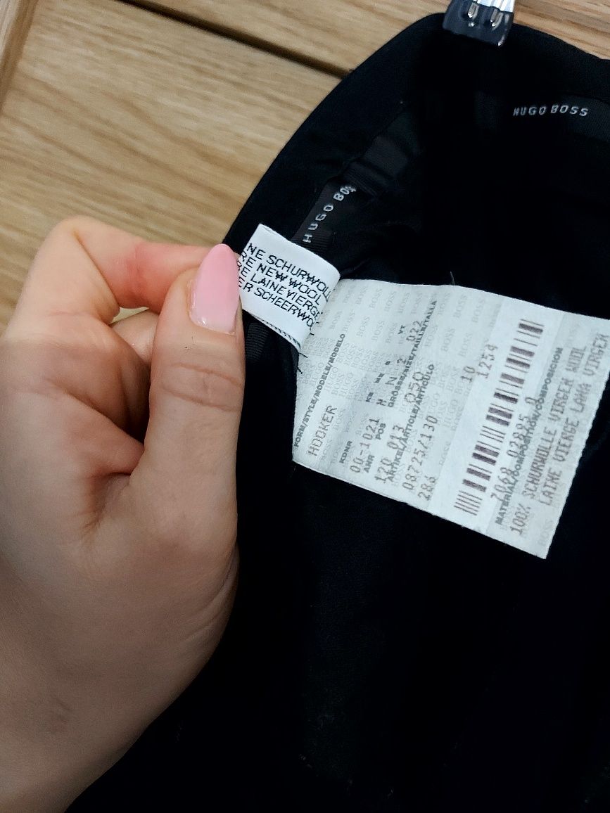 Hugo Boss męskie eleganckie spodnie na kant wełna roz  L