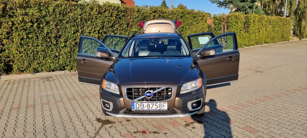 Pewne auto Volvo xc70