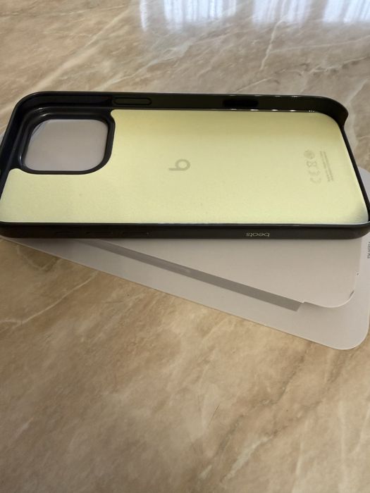 Продам оригінальний чохол Beats/Apple на айфон 16 Pro Max